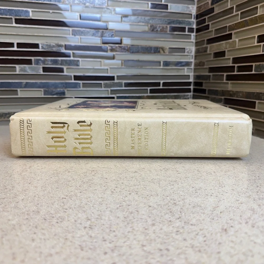 New Heirloom Holy Bible Master Reference Edition KJV Red Letter 1988 Large Print